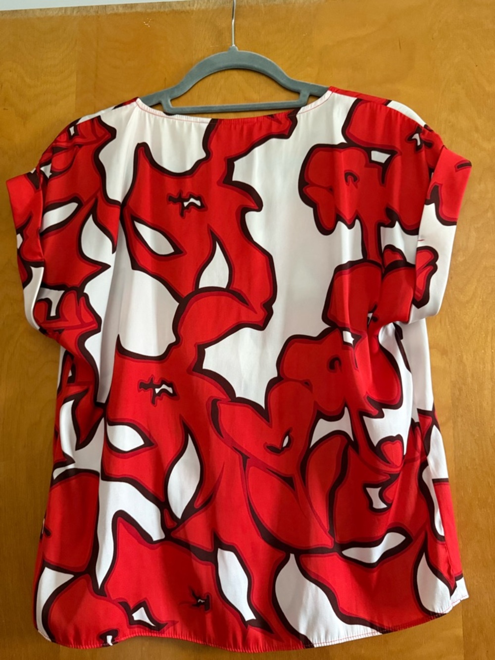 Nine West Red Abstract Print Blouse Size S Bold Statement Top Flowy - Picture 3 of 3